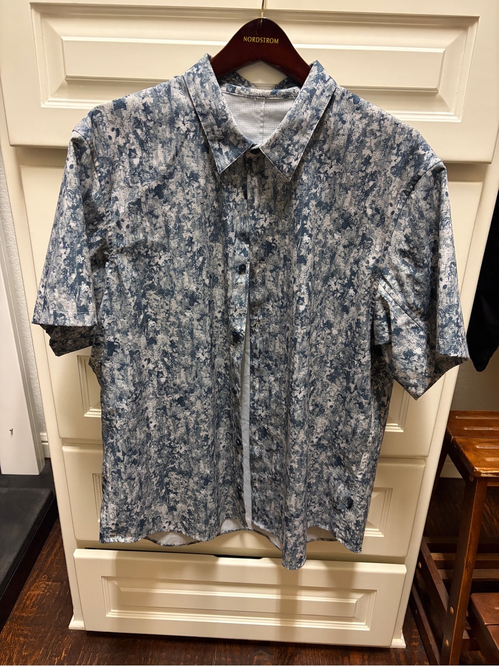 lululemon athletica Blue and White Short-Sleeve Button-Up Shirt